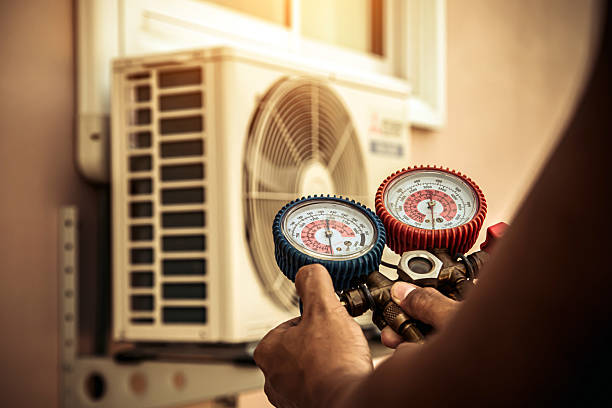 Professional Hvac Repair technician working in Easton, TX